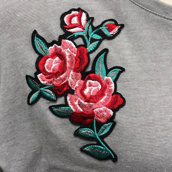 Olivia Sky gray top with embroidered roses - Picture 3 of 8